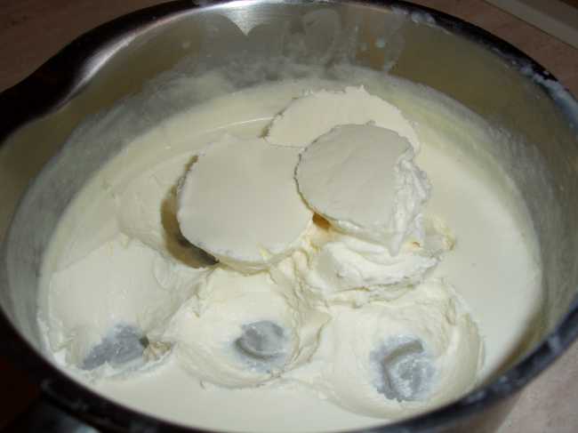 Крем из сливок, маскарпоне и сахарной пудры для торта