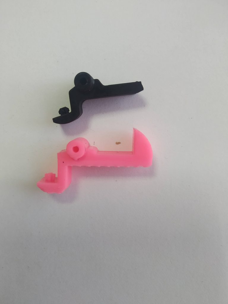 Улучшение - железная защёлка диспенсера на 3D принтере. И другие защёлки.