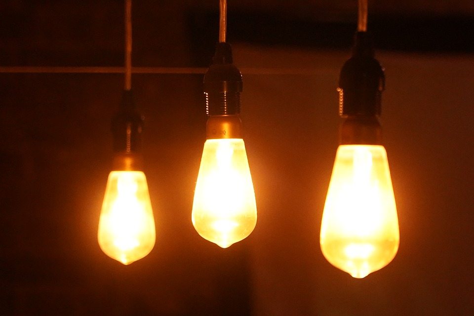 Вредит ли энергосберегающей лампочке постоянное включение и выключение?