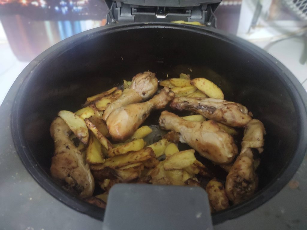 Куриные ножки с картофелем в мультикузине Delonghi