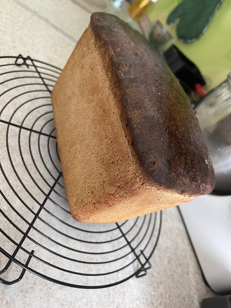 Пшеничный хлеб на ржаной закваске (мука высшего сорта)