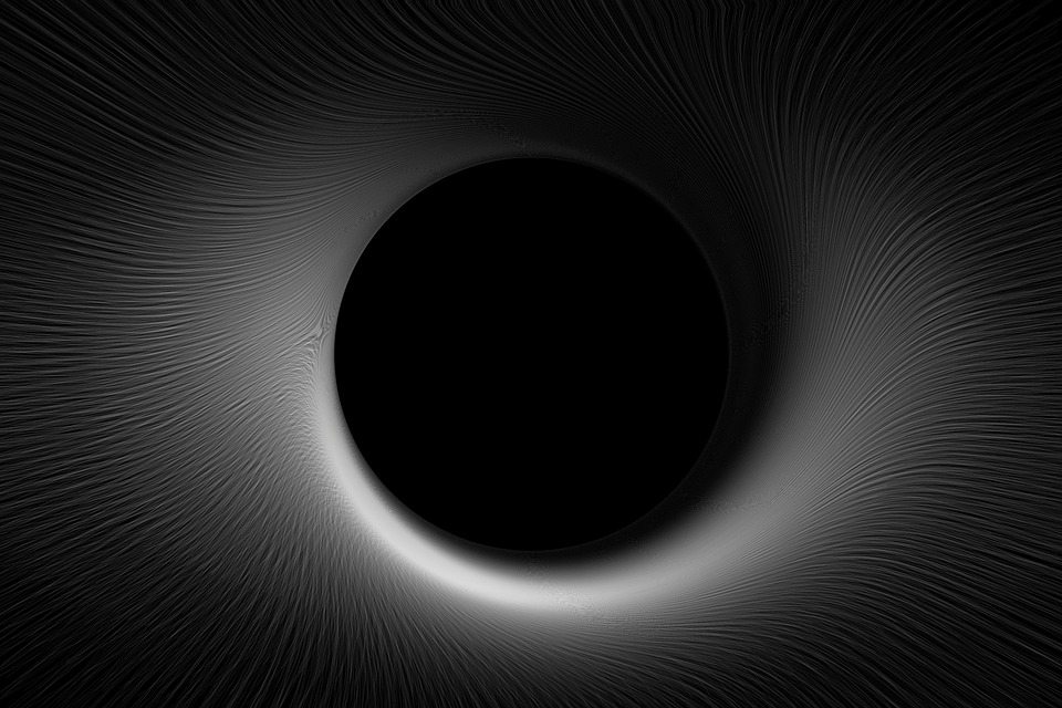 Астрономы обнаружили «поблизости» черную дыру, пожирающую звезду