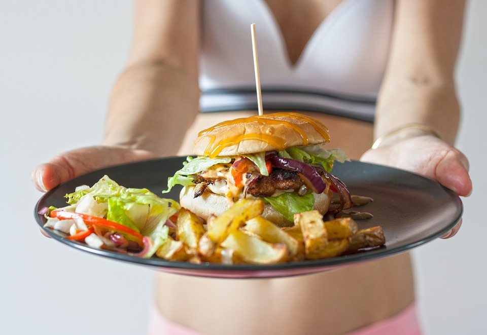 Диета с высоким содержанием жира может снизить способность мозга регулировать потребление пищи