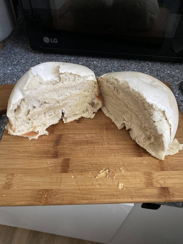Почему внутри хлеб как будто не пропекся?