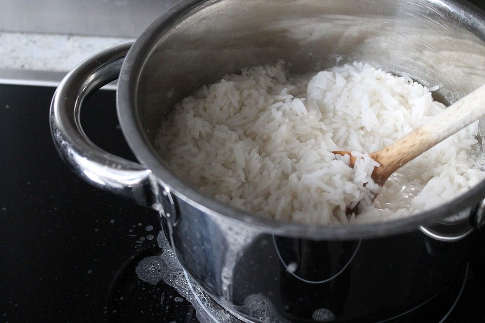 Старый приготовленный рис полезнее свежего