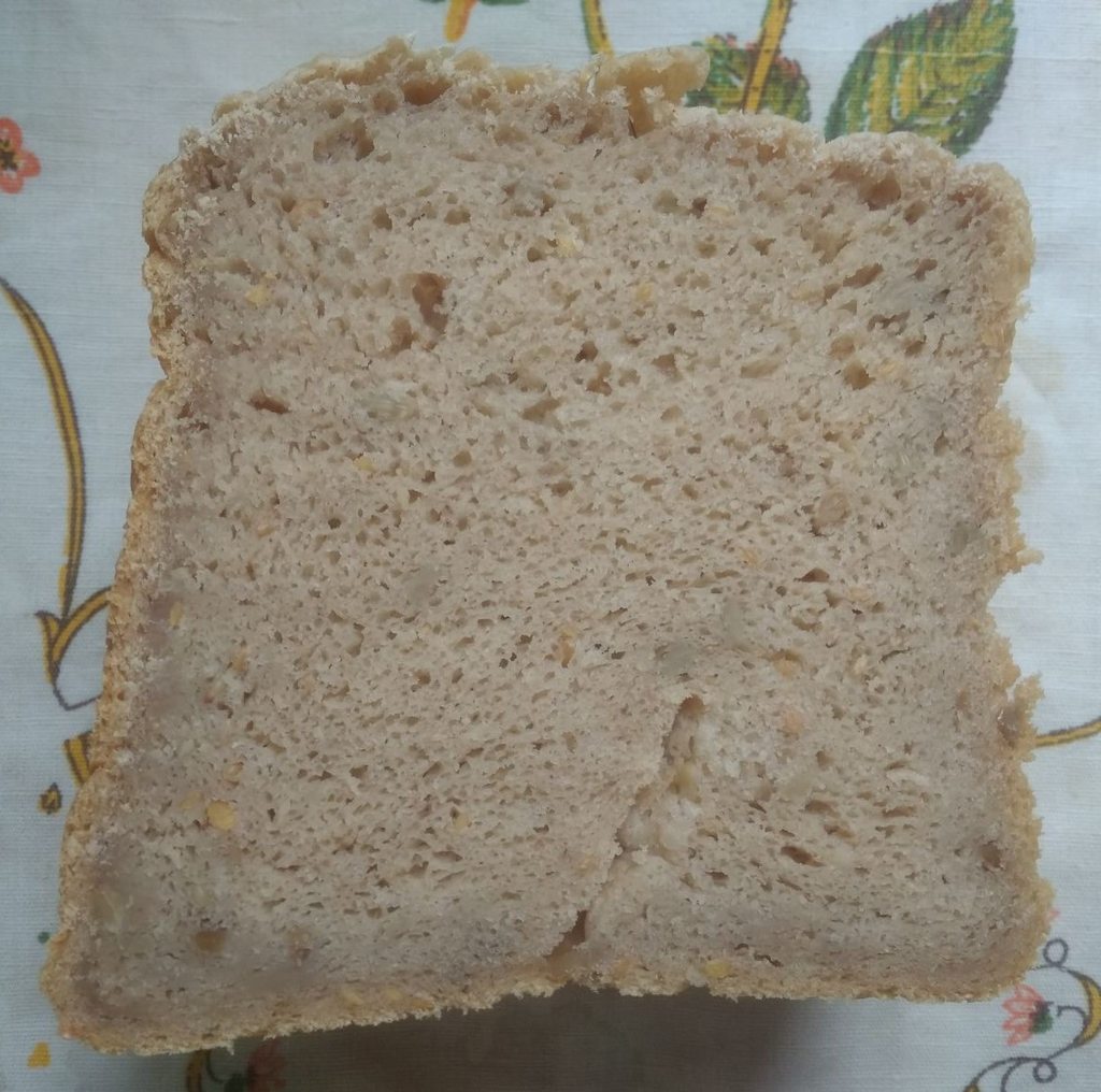 Хлеб пшенично-гречневый с маком, семенами льна, грецкими орехами