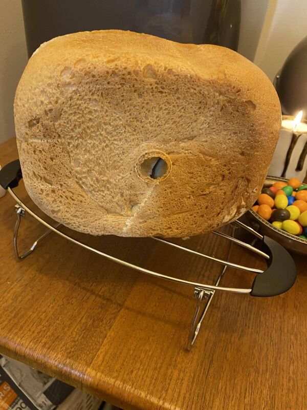Дырка в хлебе от лопатки после выпечки - как быть?
