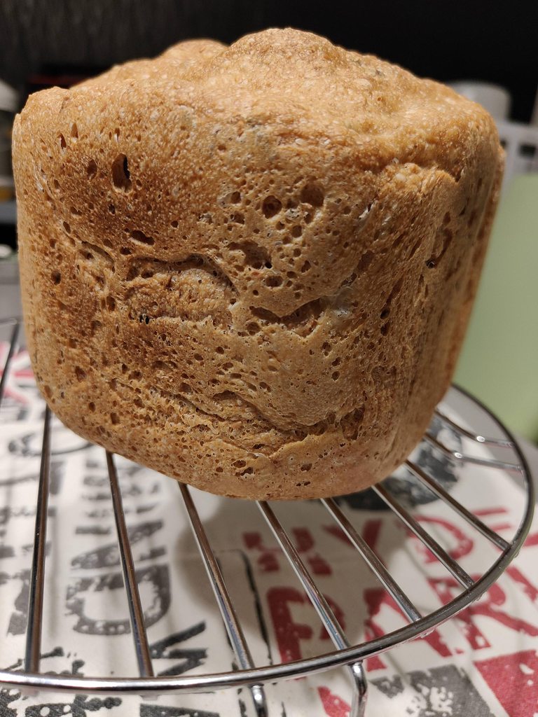Хлеб с манкой и хлопьями на прессованных дрожжах в хлебопечке