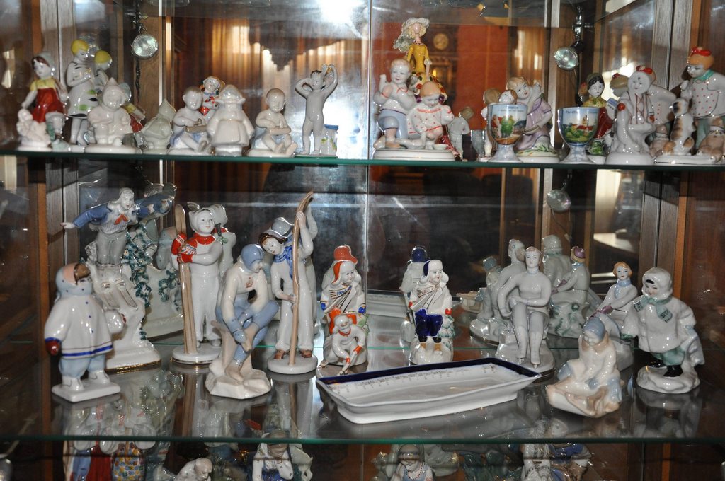 Наши коллекции сувенирной посуды и статуэток