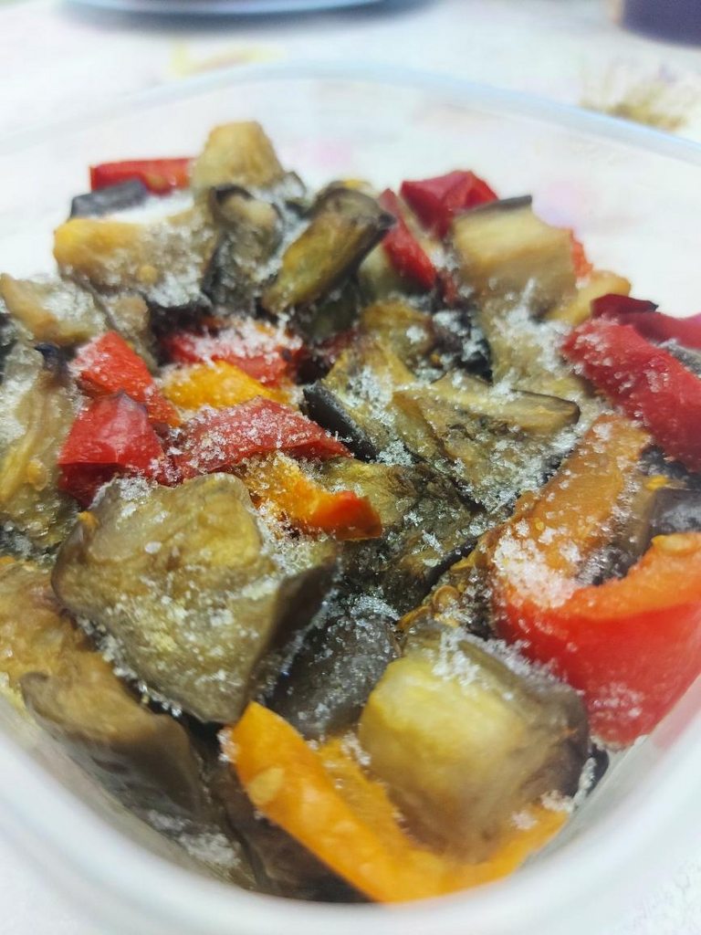 Салат из баклажанов и перца в медово-горчичной заправке в гриле Ниндзя