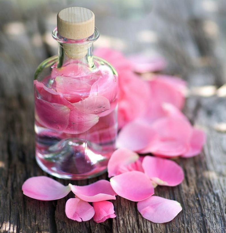 Рецепты красоты: как сделать розовую воду своими руками — gkhyarovoe.ru