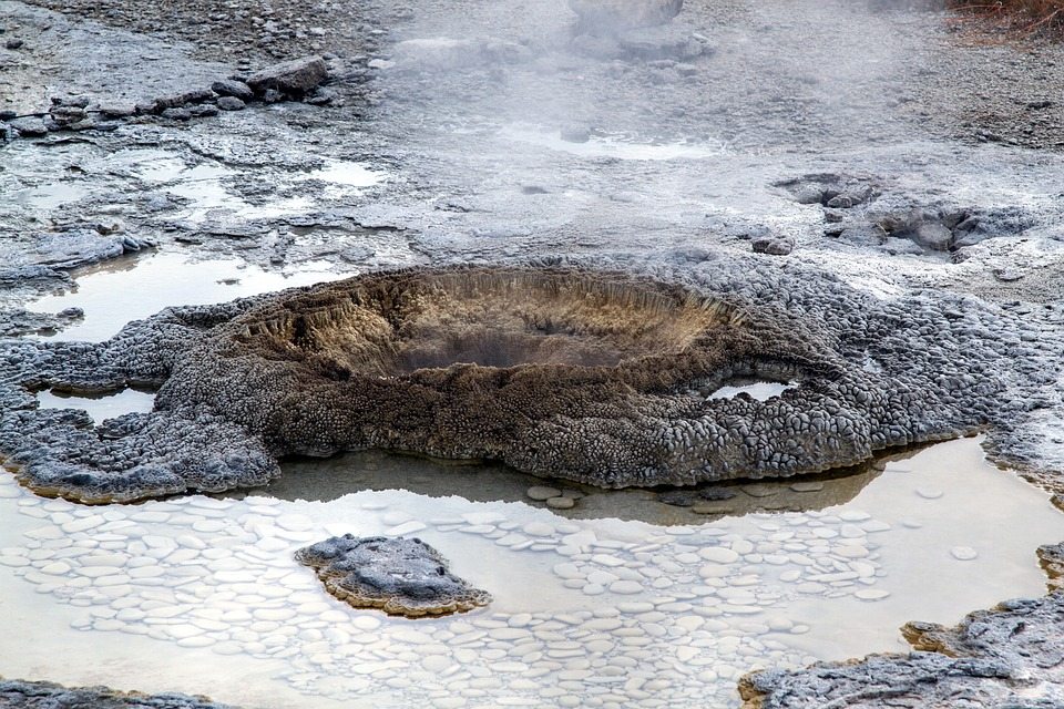 Бассейн Дублет в Йеллоустонe: «бьющий термометр» национального парка