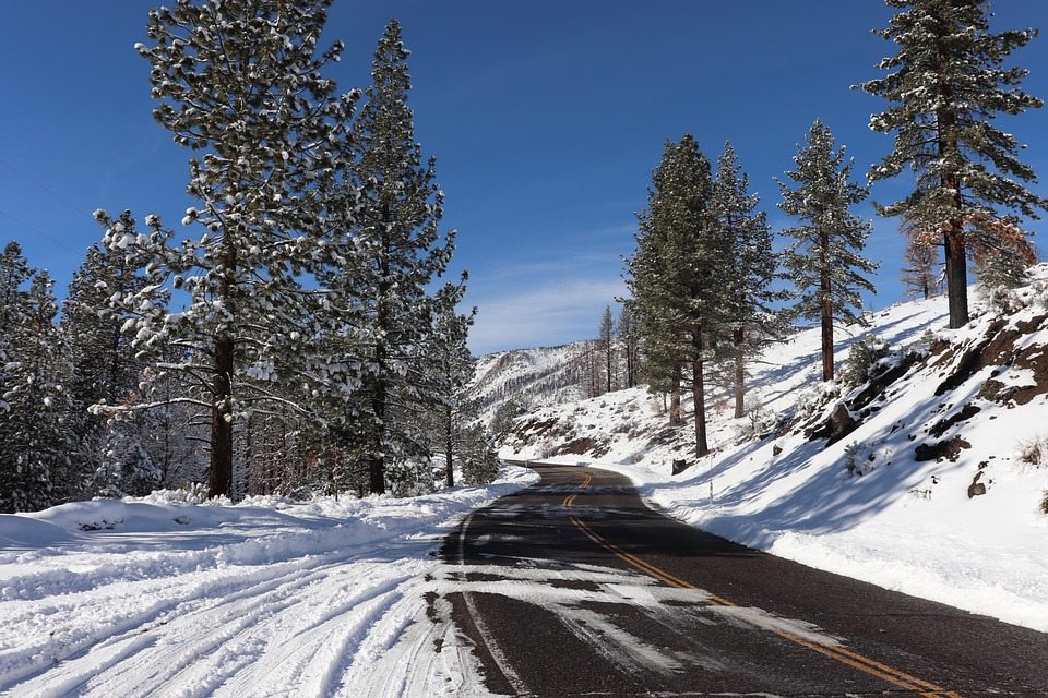 Новая дорога может растопить снег и лед сама по себе