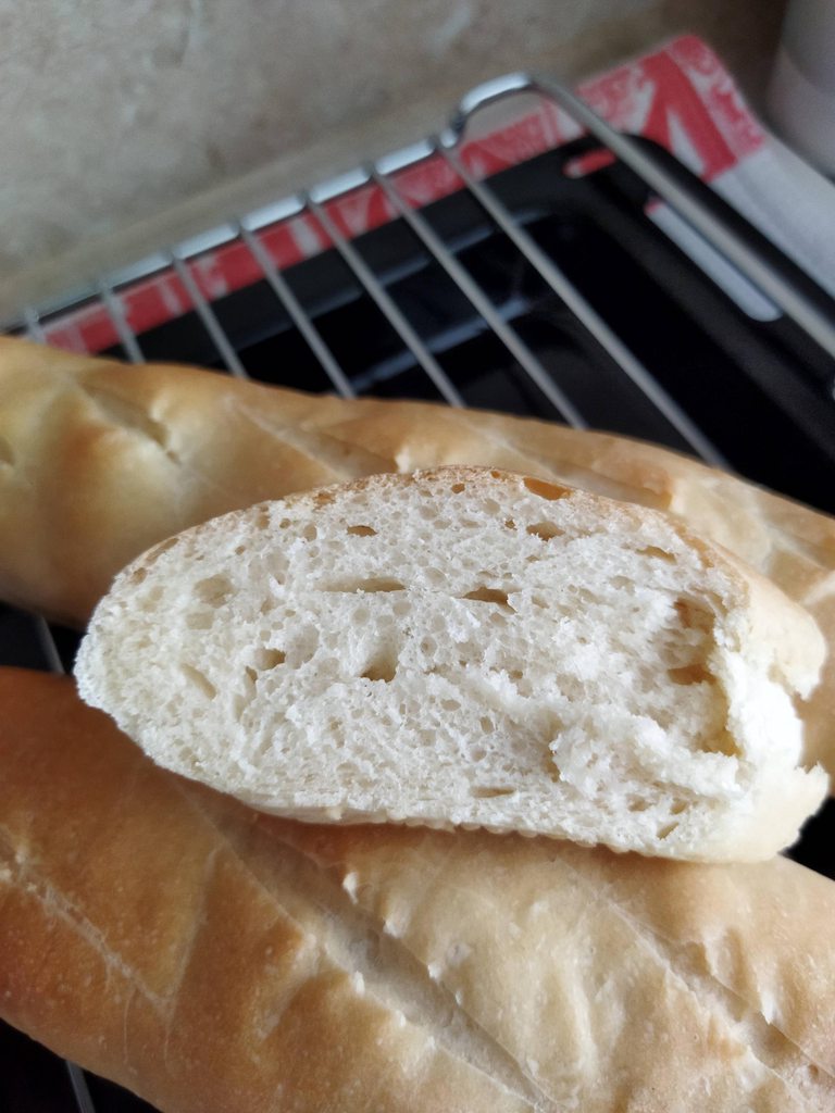 Дрожжевой пшеничный хлеб на газированной воде в хлебопечке Starwind SBMP 0921