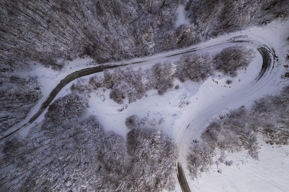 Новая дорога может растопить снег и лед сама по себе