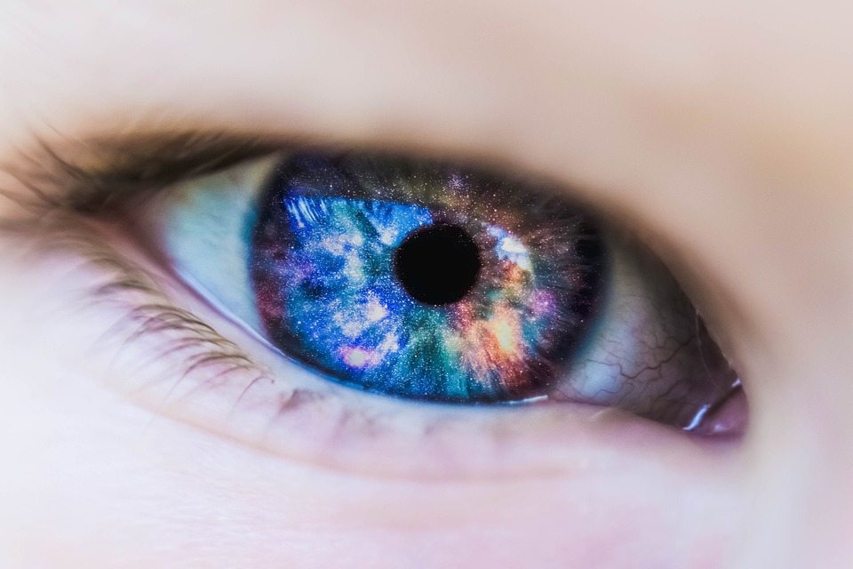 Контактные линзы для лечения синдрома сухого глаза