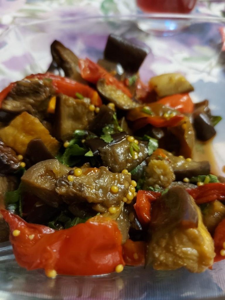 Салат из баклажанов и перца в медово-горчичной заправке в гриле Ниндзя