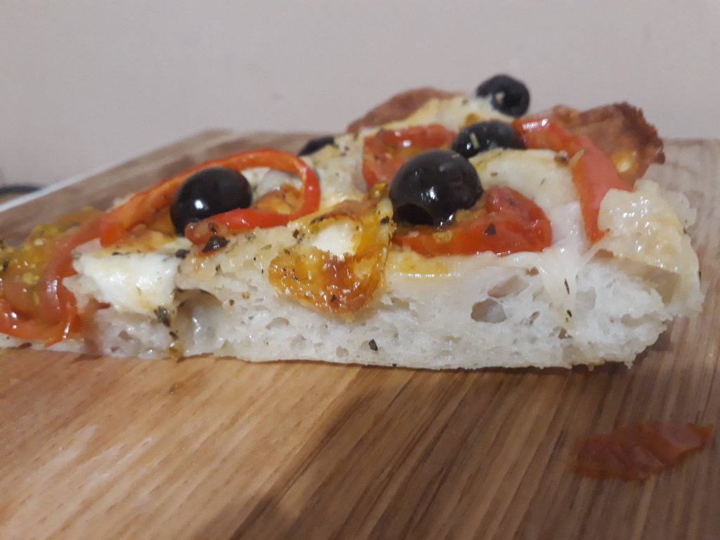 Фокачча с помидорами, оливками, сыром, тесто как на Чиабатту (+видео)