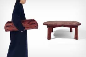 Деревянный стол, который можно свернуть как коврик для йоги