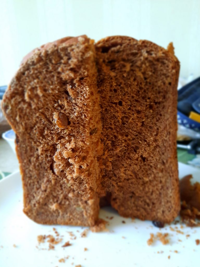 Шоколадный хлеб с грецкими орехами в хлебопечке