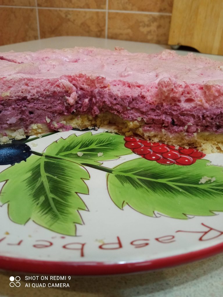 Творожно-ягодный пирог с суфле