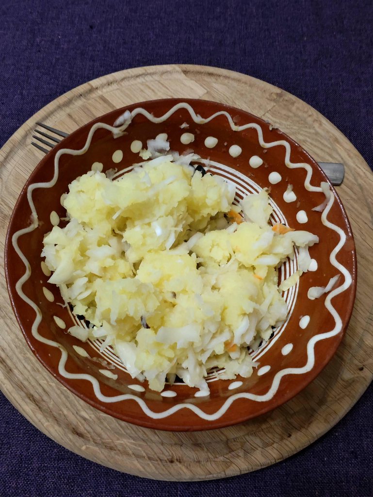 Теплый картофельно-кислокапустный  салат (Kartoffel Sauerkraut Salat)