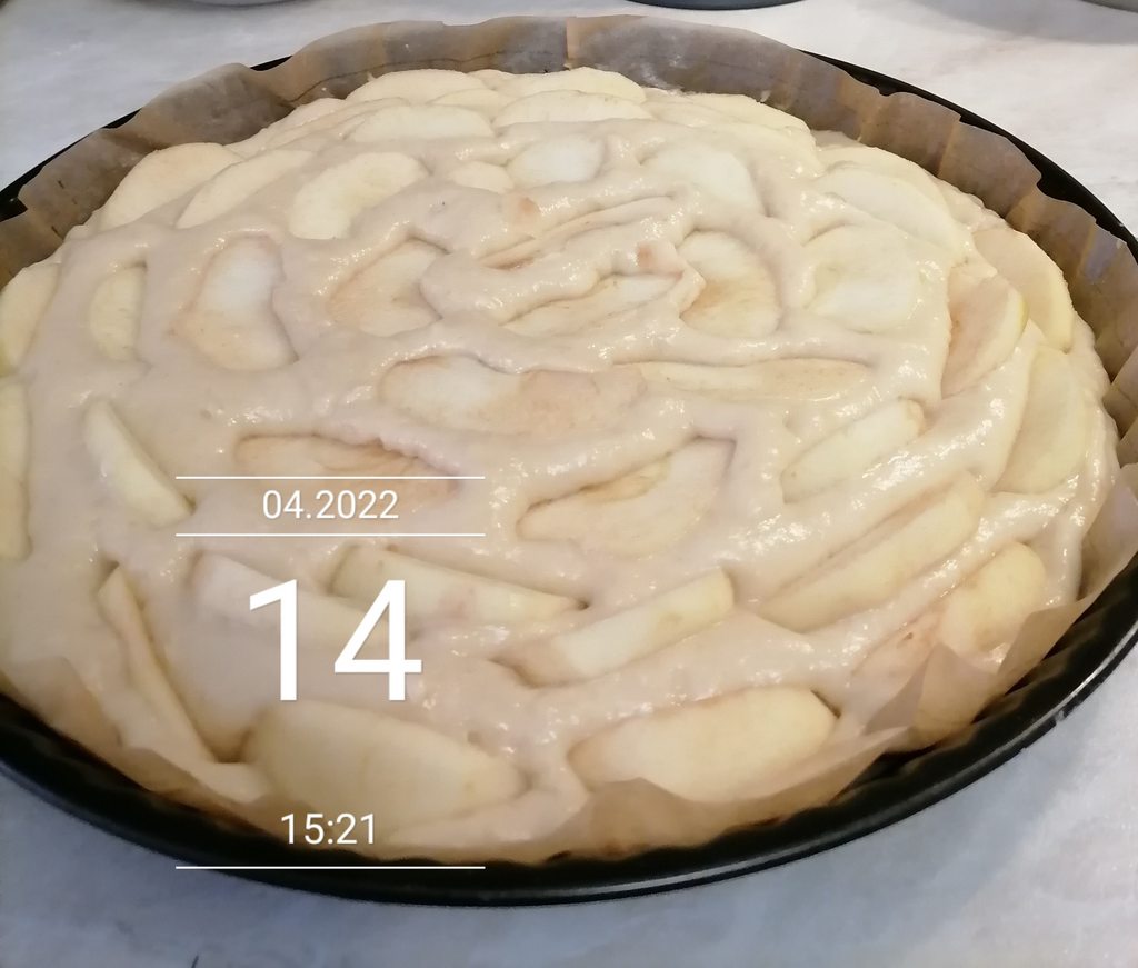 Пирог на кефире с яблоками и штрейзелем