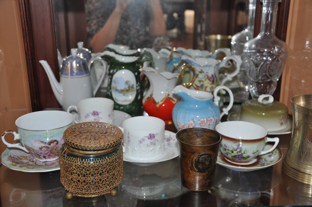 Наши коллекции сувенирной посуды и статуэток